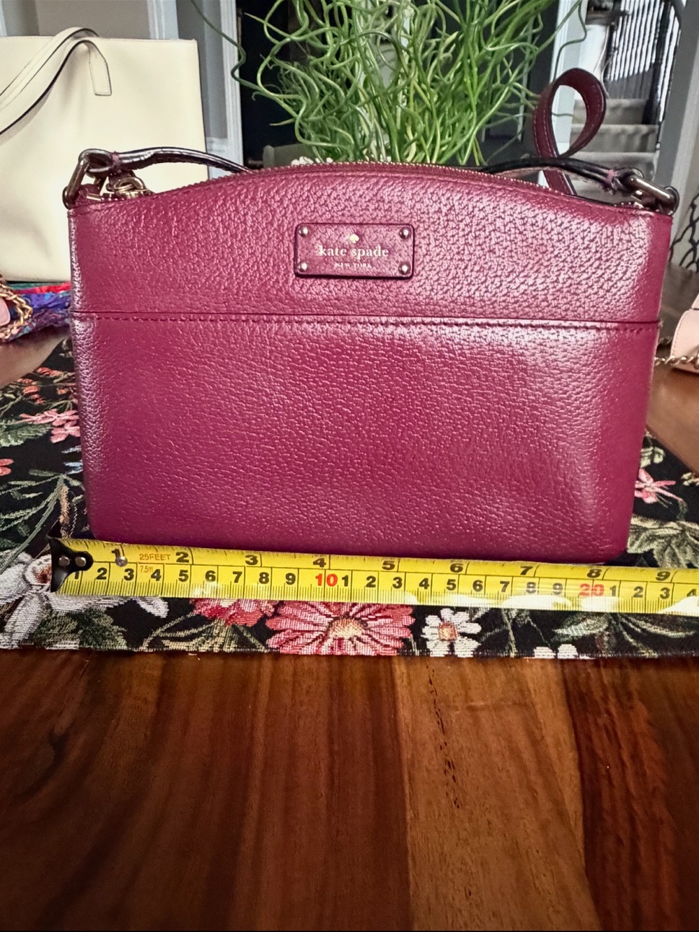 Kate Spade Berry Leather Crossbody Bag.   Beautiful fall handbag 👜